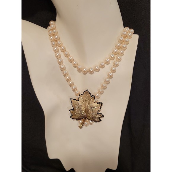 Vintage Mid Century Gold Tone Brooch Pin Collection Faux Pearl Necklace Lot 5 - Picture 9 of 12